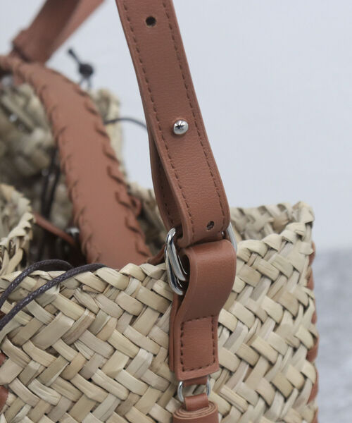 fredy emue(フレディエミュ)の「2wayスクエアカゴショルダーバッグ(ショルダーバッグ・レディース・キャメル/シルバー・FREE)」の16枚目の写真