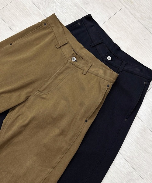 KIIT(キート)の「KIIT キート / SENTER SLIT PANTS センタースリットパンツ / KIP-P93B-005(チノパンツ・メンズ・カーキ/チャコール・1/2/3)」の4枚目の写真