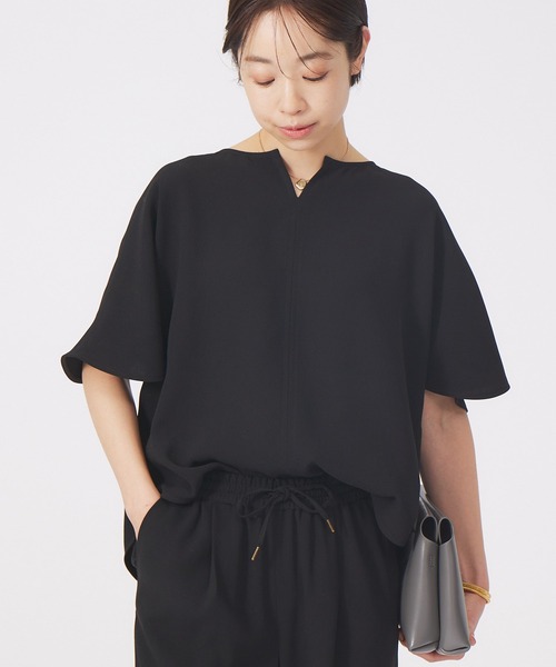 qualite（カリテ）の「【セットアップ対応】ダブルクロストップス（Tシャツ/カットソー・レディース・オフホワイト/ブラック/ベージュ・38/36）」の2枚目の写真