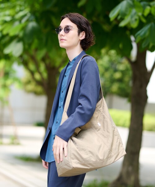 THE SHOP TK (ザ ショップ ティーケー )の「◆2WAYウォッシャブルナイロンビッグショルダーバッグ(ショルダーバッグ・メンズ・ベージュ/ブラック/チャコールグレー・00)」の3枚目の写真