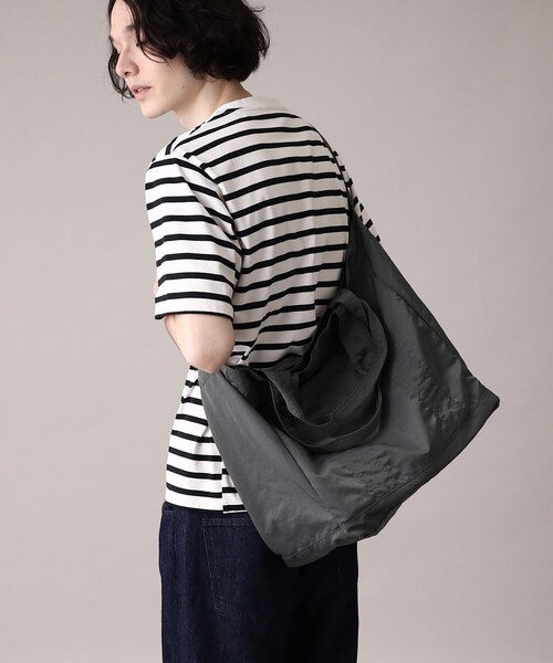 THE SHOP TK (ザ ショップ ティーケー )の「◆2WAYウォッシャブルナイロンビッグショルダーバッグ(ショルダーバッグ・メンズ・ベージュ/ブラック/チャコールグレー・00)」の14枚目の写真