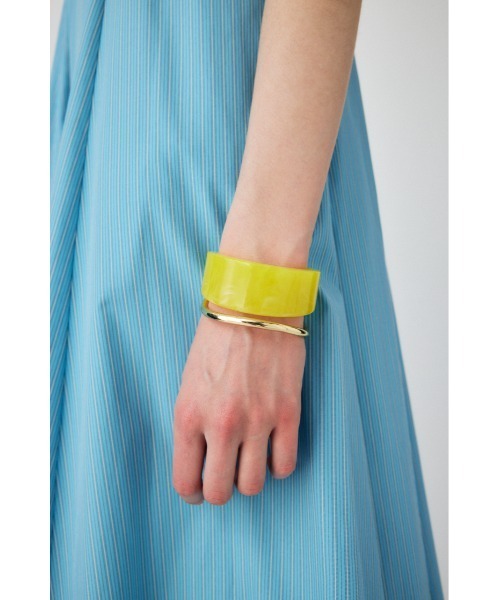 MOUSSY(マウジー)の「MARBLE BANGLE セット(バングル/リストバンド・レディース・イエロー/グリーン・FREE)」の1枚目の写真