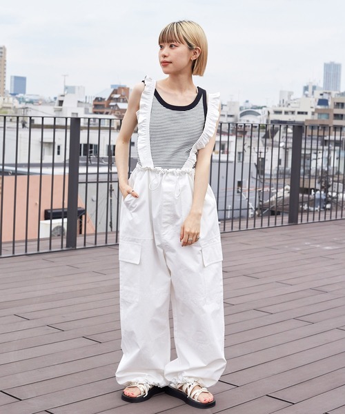 w closet（ダブルクローゼット）の「フリルサスペンダー付きカーゴ