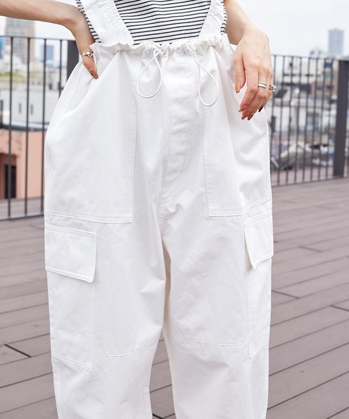 w closet（ダブルクローゼット）の「フリルサスペンダー付き