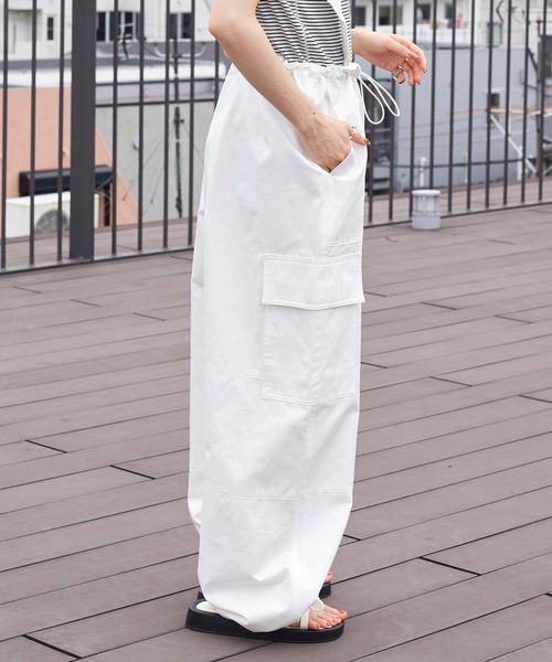 w closet（ダブルクローゼット）の「フリルサスペンダー付きカーゴ