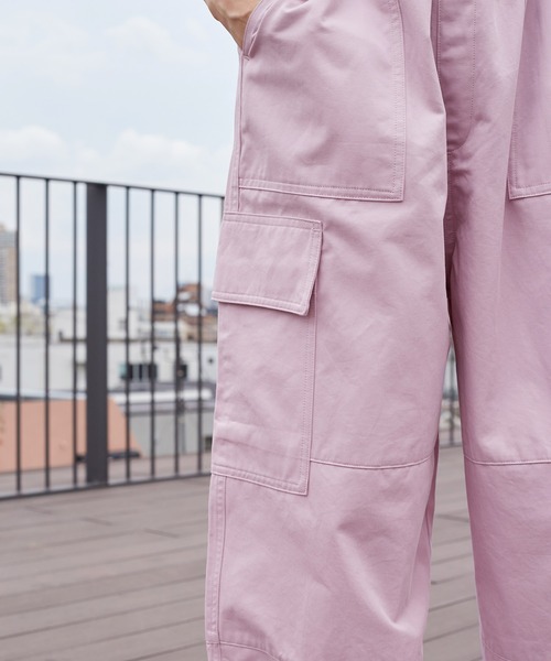 w closet(ダブルクローゼット)の「フリルサスペンダー付きカーゴパンツ(カーゴパンツ・レディース・スミクロ/ピンク/ホワイト・FREE)」の16枚目の写真