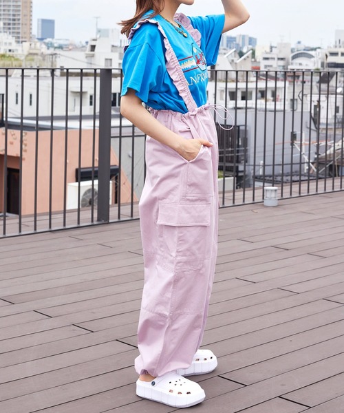 w closet(ダブルクローゼット)の「フリルサスペンダー付きカーゴパンツ(カーゴパンツ・レディース・スミクロ/ピンク/ホワイト・FREE)」の18枚目の写真