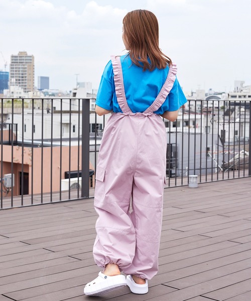 w closet(ダブルクローゼット)の「フリルサスペンダー付きカーゴパンツ(カーゴパンツ・レディース・スミクロ/ピンク/ホワイト・FREE)」の20枚目の写真