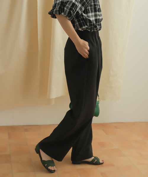 URBAN RESEARCH DOORS(アーバンリサーチドアーズ)の「イージーケアストレートパンツ(その他パンツ・レディース・チャコールグレー/ブラック・MEDIUM)」の4枚目の写真