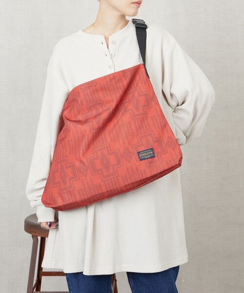 FREAK'S STORE（フリークスストア）の「PENDLETON×FREAK'S STORE/ペンドルトン 限定展開　別注MESSENGER BAG/メッセンジャーバック（メッセンジャーバッグ・レディース・ブラック/オレンジ/オリーブ・ONE SIZE）」の6枚目の写真