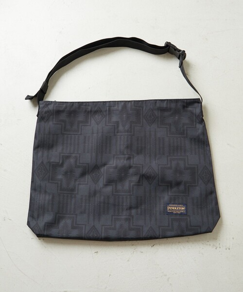 FREAK'S STORE（フリークスストア）の「PENDLETON×FREAK'S STORE/ペンドルトン 限定展開　別注MESSENGER BAG/メッセンジャーバック（メッセンジャーバッグ・レディース・ブラック/オレンジ/オリーブ・ONE SIZE）」の13枚目の写真