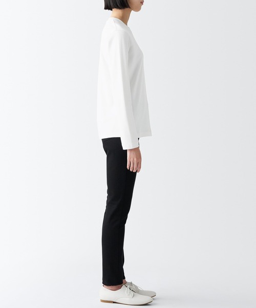 無印良品（ムジルシリョウヒン）の「スムース編みクルーネック長袖Ｔシャツ（Tシャツ/カットソー・レディース・ベージュ系3/ブラック/ブラック系3/ブラウン系3/ライトグレー/グレー系3/ホワイト・M/XS/L/XXL/S/XL）」の9枚目の写真