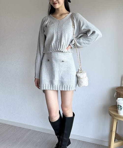 Silly(シリー)の「Vネックニットトップス&ニットスカート(セットアップ・レディース・ピンク/グレー・FREE)」の2枚目の写真