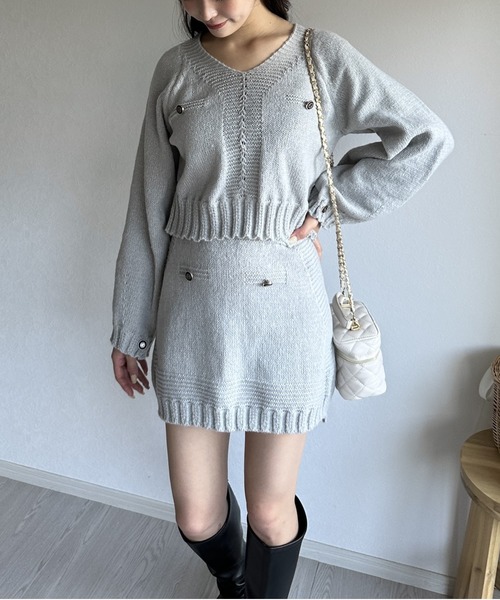 Silly(シリー)の「Vネックニットトップス&ニットスカート(セットアップ・レディース・ピンク/グレー・FREE)」の3枚目の写真