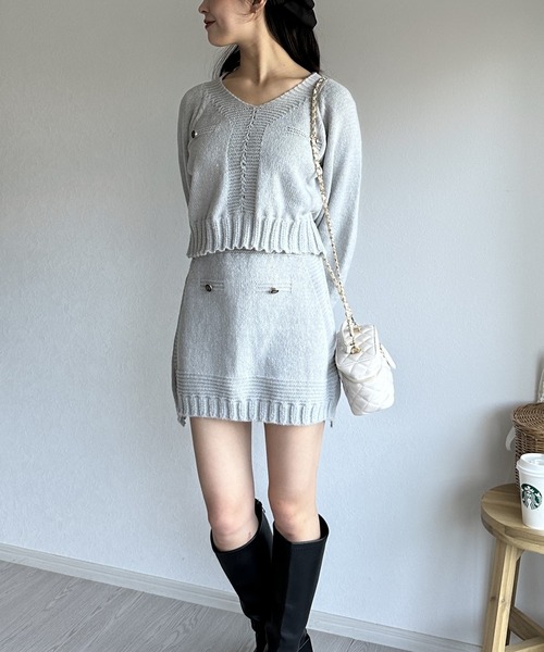 Silly(シリー)の「Vネックニットトップス&ニットスカート(セットアップ・レディース・ピンク/グレー・FREE)」の5枚目の写真