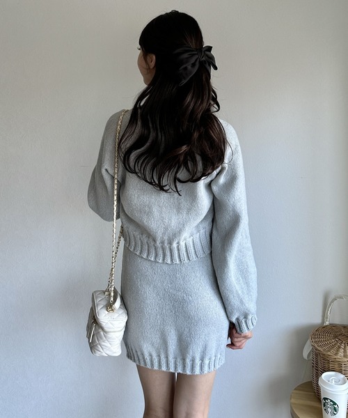 Silly(シリー)の「Vネックニットトップス&ニットスカート(セットアップ・レディース・ピンク/グレー・FREE)」の13枚目の写真