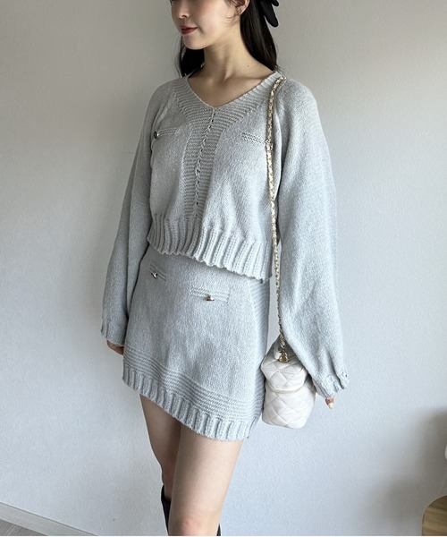 Silly(シリー)の「Vネックニットトップス&ニットスカート(セットアップ・レディース・ピンク/グレー・FREE)」の8枚目の写真