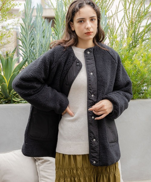 LAKOLE(ラコレ)の「ボアブルゾン / 981960(ブルゾン・レディース・ブラック/ライトベージュ・SMALL/MEDIUM)」の2枚目の写真