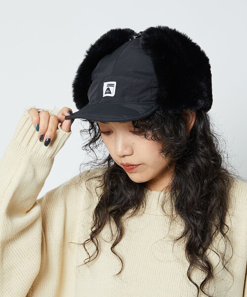 POLeR（ポーラー）の「POLeR × FREAK'S STORE/ポーラー × フリークスストア 別注 FUR 60/40 VISOR CAP / ファーバイザー キャップ（キャップ・レディース・グレー/ブラック・ONE SIZE）」の2枚目の写真