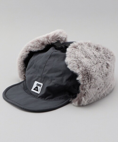 POLeR（ポーラー）の「POLeR × FREAK'S STORE/ポーラー × フリークスストア 別注 FUR 60/40 VISOR CAP / ファーバイザー キャップ（キャップ・レディース・グレー/ブラック・ONE SIZE）」の4枚目の写真