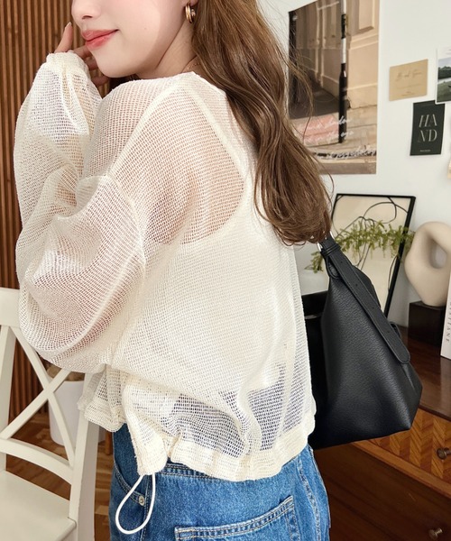 moment+（モーメントプラス）の「スモールメッシュ長袖すそドロストショートプルオーバー（Tシャツ/カットソー・レディース・ブラック/チャコールグレー/ナチュラル/オフホワイト・M）」の6枚目の写真