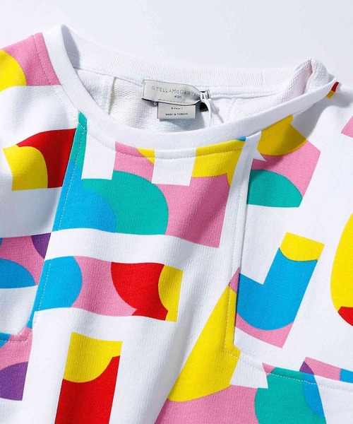 STELLA McCARTNEY（ステラマッカートニー）の「STELLA McCARTNEY (ステラマッカートニー) Junior ブランドロゴ総柄長袖スウェットワンピース（ワンピース・キッズ・ホワイト・10Y/16Y/12Y/6Y/8Y/14Y）」の4枚目の写真