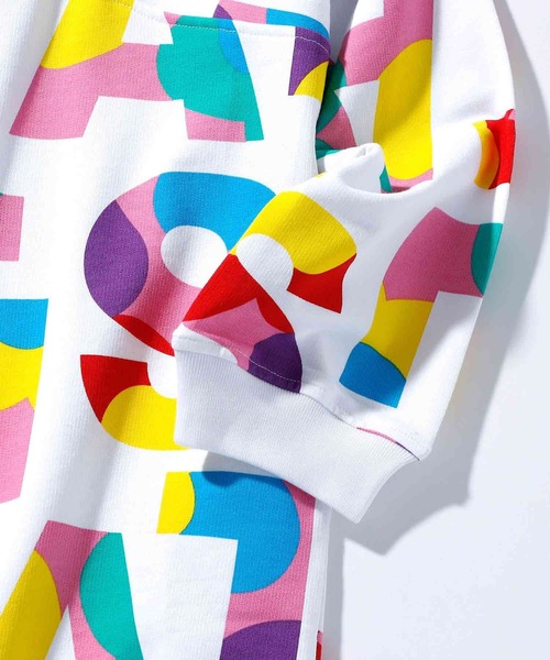 STELLA McCARTNEY（ステラマッカートニー）の「STELLA McCARTNEY (ステラマッカートニー) Junior ブランドロゴ総柄長袖スウェットワンピース（ワンピース・キッズ・ホワイト・10Y/16Y/12Y/6Y/8Y/14Y）」の5枚目の写真