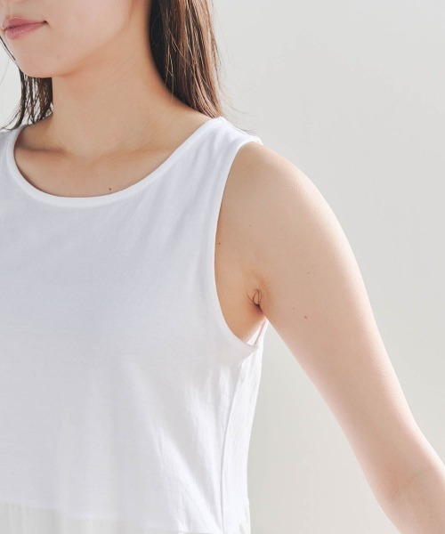 Droite lautreamont（ドロワットロートレアモン）の「裾布帛レイヤードタンク≪洗濯機で洗える≫（タンクトップ・レディース・ブラック/オフホワイト・M）」の8枚目の写真