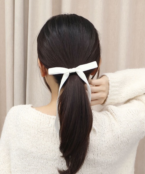 CEMONEMO(セモネモ)の「ベロア 細リボン ヘアゴム(ヘアゴム・レディース・シャンパン/ブラック/アイボリー・FREE)」の2枚目の写真