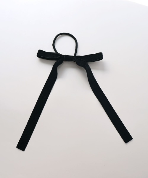 CEMONEMO(セモネモ)の「ベロア 細リボン ヘアゴム(ヘアゴム・レディース・シャンパン/ブラック/アイボリー・FREE)」の4枚目の写真