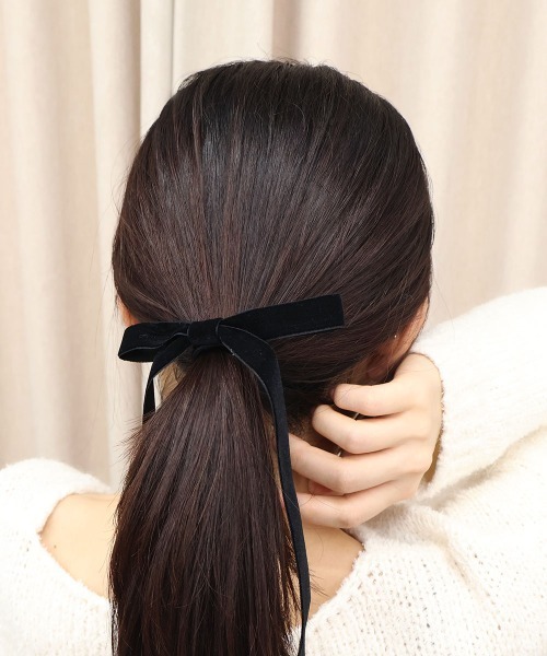 CEMONEMO(セモネモ)の「ベロア 細リボン ヘアゴム(ヘアゴム・レディース・シャンパン/ブラック/アイボリー・FREE)」の7枚目の写真
