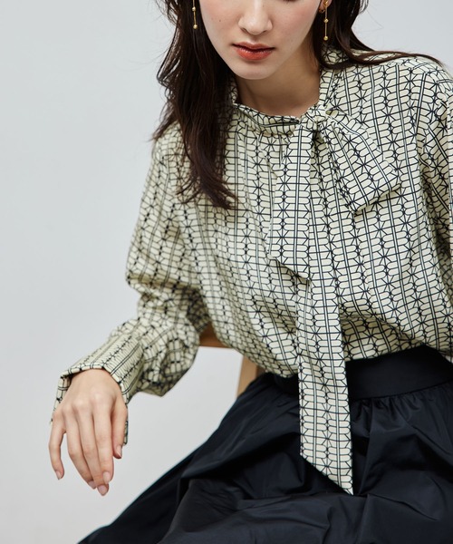 ROPE'(ロペ)の「【雑誌掲載】モノグラムプリントブラウス/無地ボウタイブラウス(シャツ/ブラウス・レディース・オフホワイト/ホワイト系その他5/ピンク系その他2・FREE)」の14枚目の写真