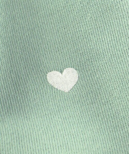 BRANSHES（ブランシェス）の「ハート総柄刺繍トレーナー（スウェット・キッズ・オフホワイト/ライトグリーン・130/150/110/120/100/90/140）」の12枚目の写真