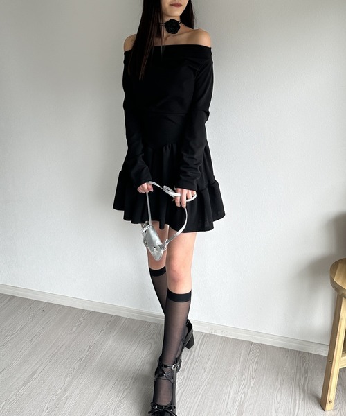 Silly(シリー)の「【色っぽ春コーデに◎】オフショルティアードミニワンピース(ワンピース・レディース・アイボリー/ブラック・LARGE/MEDIUM/SMALL)」の9枚目の写真