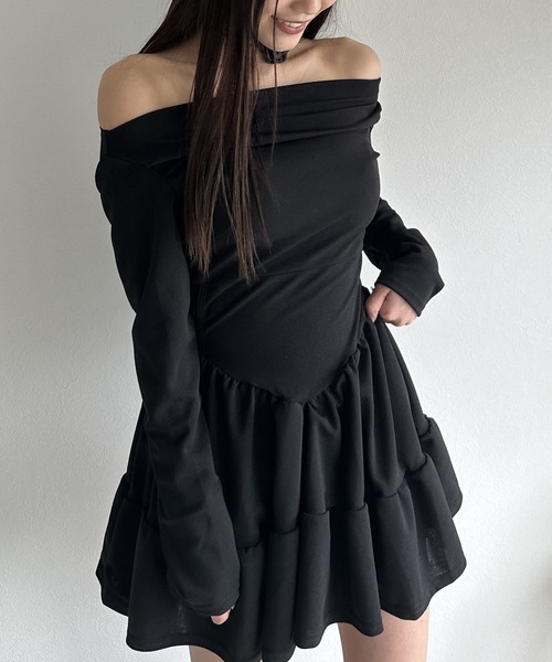Silly(シリー)の「【色っぽ春コーデに◎】オフショルティアードミニワンピース(ワンピース・レディース・アイボリー/ブラック・LARGE/MEDIUM/SMALL)」の11枚目の写真