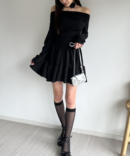 Silly(シリー)の「【色っぽ春コーデに◎】オフショルティアードミニワンピース(ワンピース・レディース・アイボリー/ブラック・LARGE/MEDIUM/SMALL)」の19枚目の写真