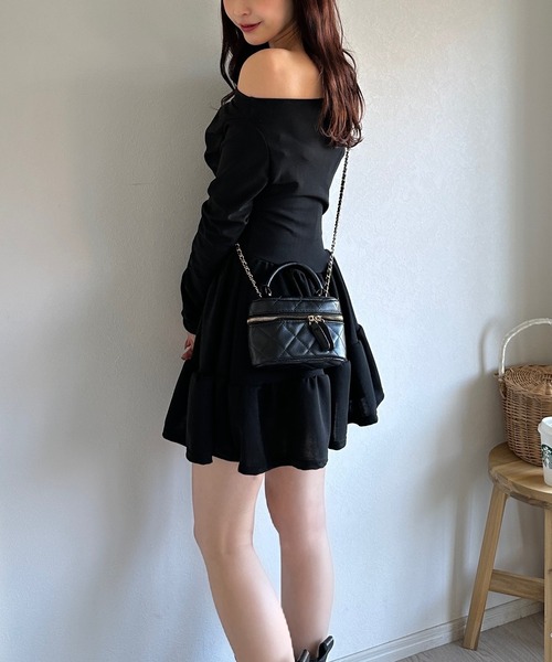 Silly(シリー)の「【色っぽ春コーデに◎】オフショルティアードミニワンピース(ワンピース・レディース・アイボリー/ブラック・LARGE/MEDIUM/SMALL)」の22枚目の写真
