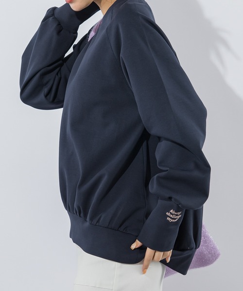 VICKY（ビッキー）の「【大人カジュアル】刺繍ダンボールプルオーバー《洗濯機で洗える》（スウェット・レディース・オフホワイト/ネイビー/グレー・M）」の3枚目の写真