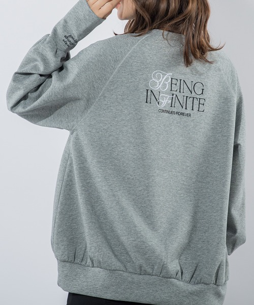 VICKY（ビッキー）の「【大人カジュアル】刺繍ダンボールプルオーバー《洗濯機で洗える》（スウェット・レディース・オフホワイト/ネイビー/グレー・M）」の2枚目の写真