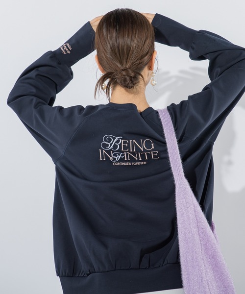 VICKY（ビッキー）の「【大人カジュアル】刺繍ダンボールプルオーバー《洗濯機で洗える》（スウェット・レディース・オフホワイト/ネイビー/グレー・M）」の9枚目の写真