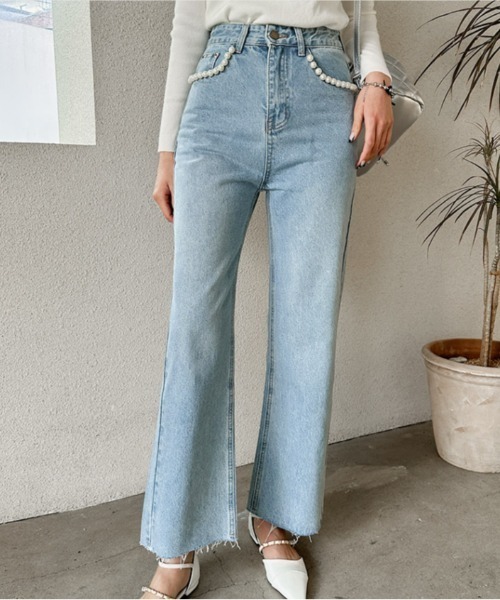 FREE STYLISTS(フリー スタイリスト)の「YUGA_YGMC パールアクセント クロップドデニムパンツ(デニムパンツ・レディース・ブルー・M/L)」の1枚目の写真