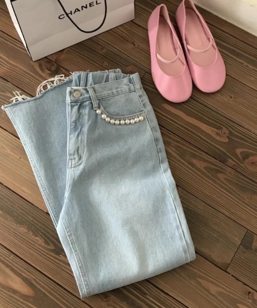 FREE STYLISTS(フリー スタイリスト)の「YUGA_YGMC パールアクセント クロップドデニムパンツ(デニムパンツ・レディース・ブルー・M/L)」の13枚目の写真