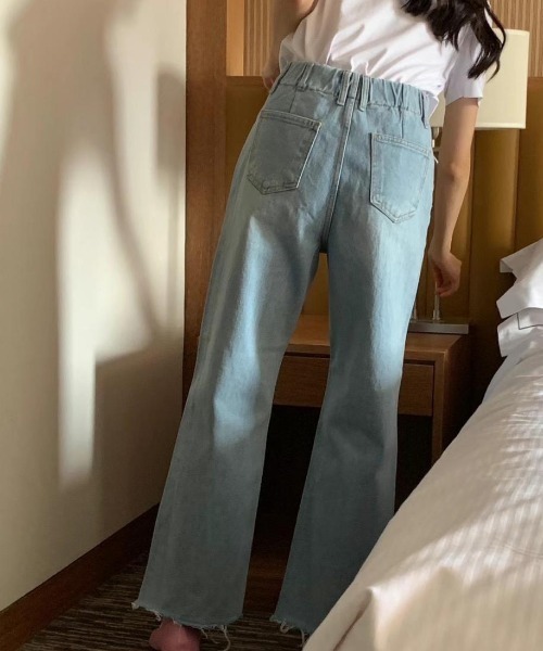 FREE STYLISTS(フリー スタイリスト)の「YUGA_YGMC パールアクセント クロップドデニムパンツ(デニムパンツ・レディース・ブルー・M/L)」の14枚目の写真