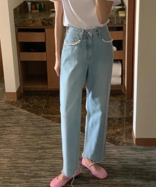 FREE STYLISTS(フリー スタイリスト)の「YUGA_YGMC パールアクセント クロップドデニムパンツ(デニムパンツ・レディース・ブルー・M/L)」の12枚目の写真
