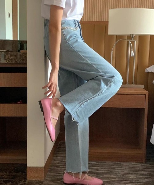 FREE STYLISTS(フリー スタイリスト)の「YUGA_YGMC パールアクセント クロップドデニムパンツ(デニムパンツ・レディース・ブルー・M/L)」の22枚目の写真