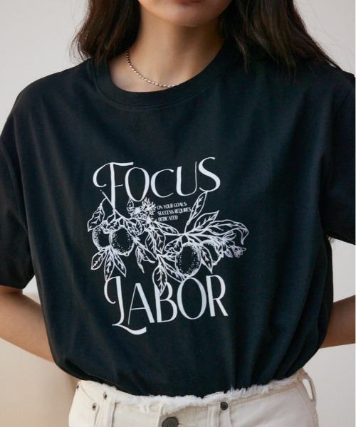 AZUL by moussy(アズールバイマウジー)の「フルーツTシャツ(Tシャツ/カットソー・レディース・ブラック/オフホワイト/杢グレー・FREE)」の3枚目の写真