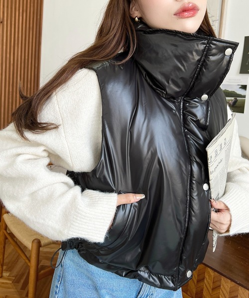 moment+（モーメントプラス）の「ファイバーダウンメタリックショートベスト（ダウンベスト・レディース・ブラック/シルバー/アイボリー・M/L）」の18枚目の写真