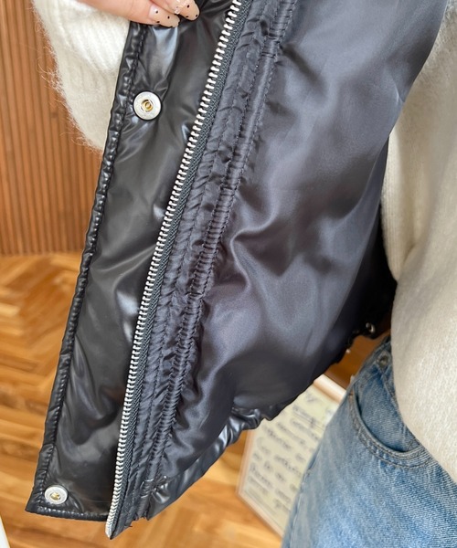 moment+（モーメントプラス）の「ファイバーダウンメタリックショートベスト（ダウンベスト・レディース・ブラック/シルバー/アイボリー・M/L）」の12枚目の写真