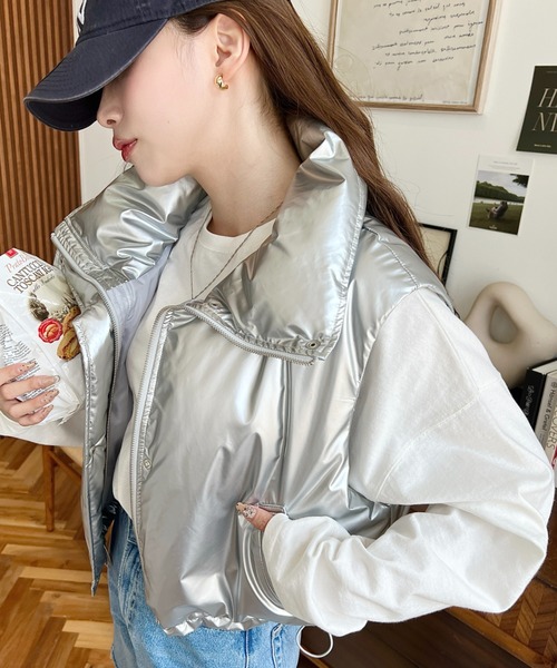 moment+（モーメントプラス）の「ファイバーダウンメタリックショートベスト（ダウンベスト・レディース・ブラック/シルバー/アイボリー・M/L）」の7枚目の写真