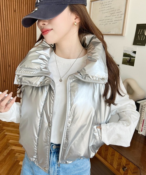 moment+（モーメントプラス）の「ファイバーダウンメタリックショートベスト（ダウンベスト・レディース・ブラック/シルバー/アイボリー・M/L）」の20枚目の写真